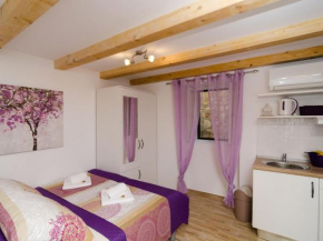 Lavender Garden Apartments - Studio Apartment Ground floor - APT 1